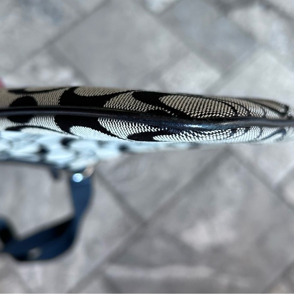 Vintage COACH Black and Cream Crossbody Bag - Picture 4 of 10